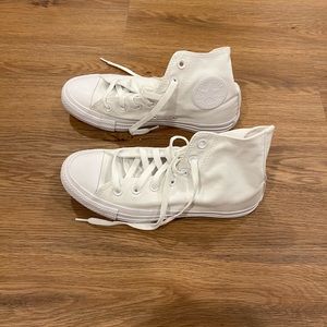 White Converse All Stars Size women’s 7